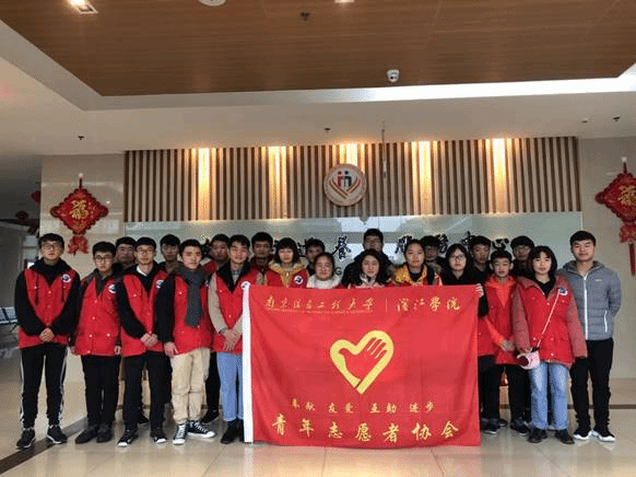 说明: E:\2018年资助育人主题教育活动\“心怀感恩 励志成长”资助育人主题教育活动官微推送材料\电信院养老院送温暖之行.jpg